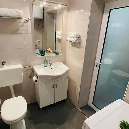 Apartmans And Madunic I Pensionat 3*