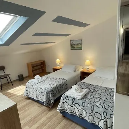 Pensionat Apartmans And Madunic I